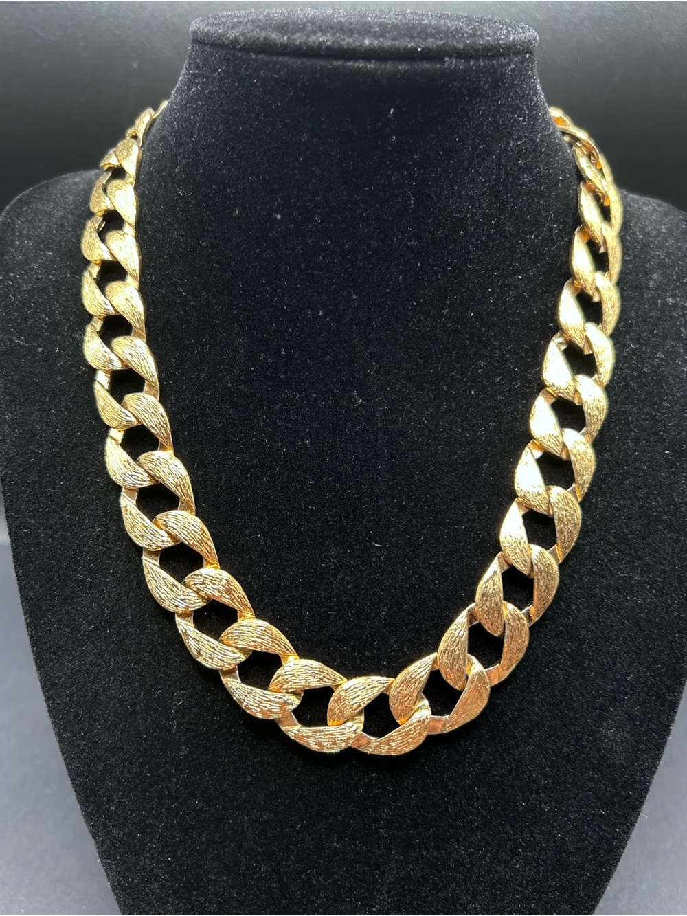 VTG Napier Textured Large Cuban Link Gold Tone Necklace 16"